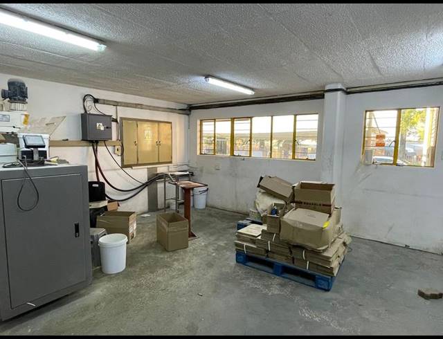 INDUSTRIAL PROPERTY TO RENT IN HENNOPSPARK